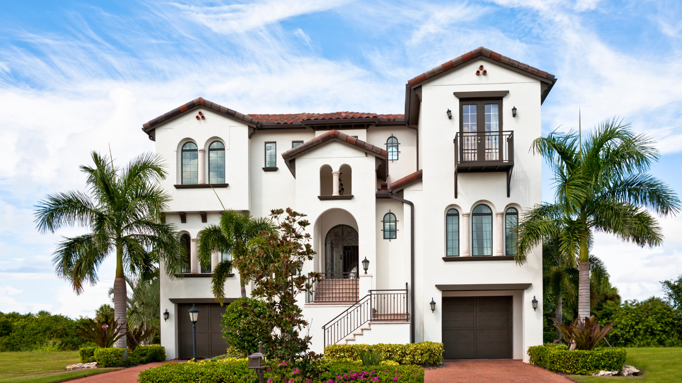 Luxury coastal home in Santa Rosa Beach FL with modern design and Gulf proximity
